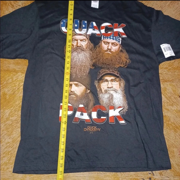 Duck Dynasty "Quack Pack" American Flag Pattern Black T-Shirt Tee Mens Size XL. - Picture 6 of 7